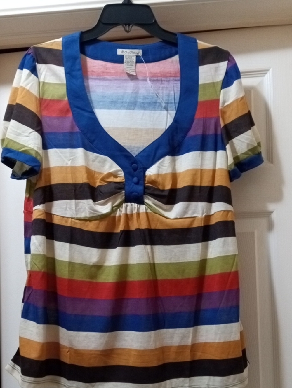 $15>>one clothing Multi-Color Striped Short Sleeve Top with Royal Blue V-Neck